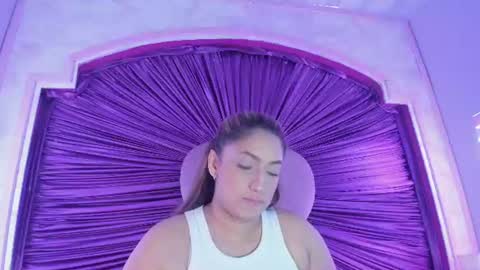 krystalswift_ online show from June 19, 2:17 am