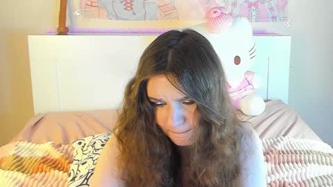 Snapshot of kuraii_ chatting on January 27, 3:37 am Anna online show from January 27, 3:37 am