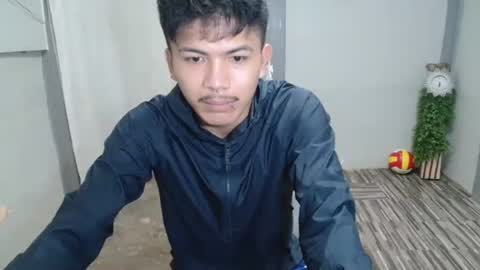 kyle_lourence online show from May 29, 11:03 pm