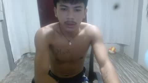 kyle_lourence online show from April 28, 4:06 am