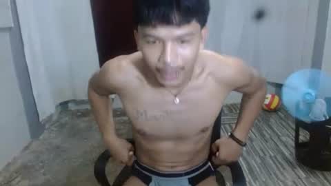 kyle_lourence online show from May 2, 5:35 am