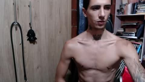 kyleer77 online show from April 24, 6:54 pm