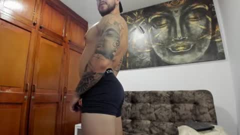 kylenorth_ online show from July 22, 11:40 pm