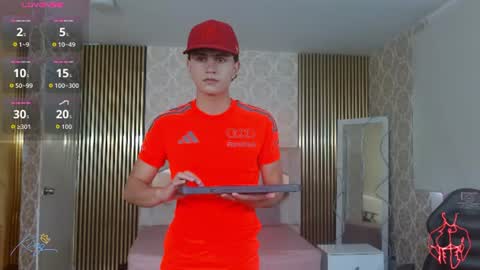 kyler_tay online show from June 18, 11:48 am