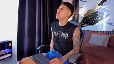 kylesmithx_ online show from December 23, 8:31 am