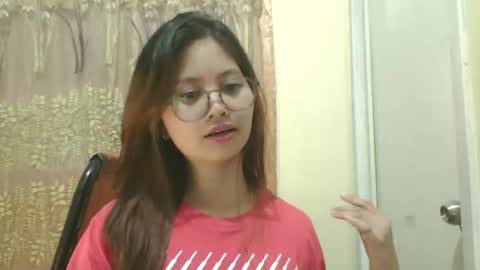 its me KYLIE online show from November 11, 4:31 pm