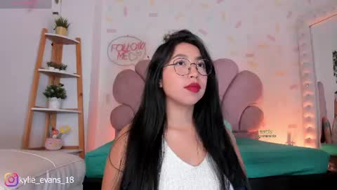 Kylie online show from July 16, 11:17 pm