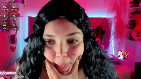 k ylie online show from November 25, 11:58 pm