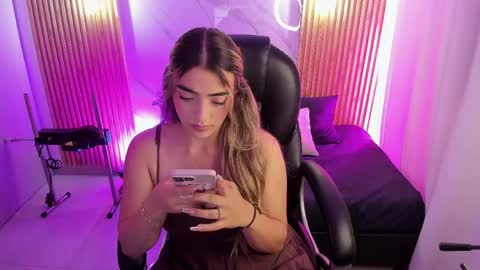  KYLIE  online show from May 5, 3:24 am