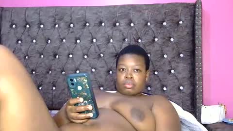 kylie online show from November 29, 6:04 pm