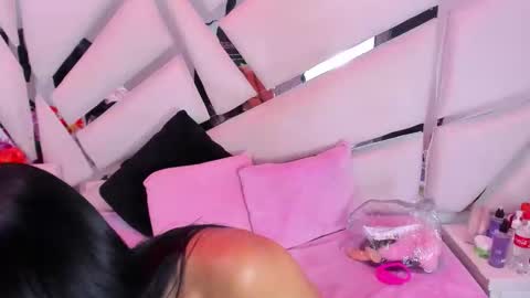 kylie online show from May 7, 2:29 am