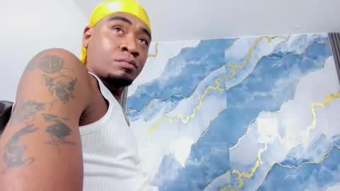 Kaylie And Jhony online show from November 13, 8:33 pm