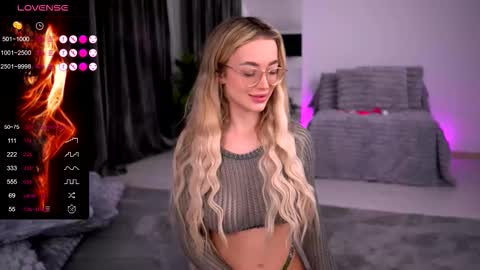 Kylie online show from October 2, 8:29 pm