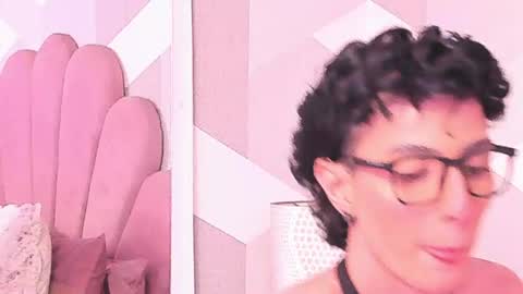 Kylie jl online show from July 12, 7:22 am