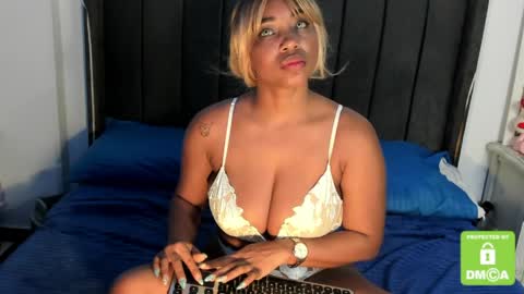 kylie white boobs online show from April 9, 10:59 pm