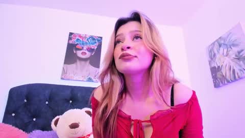 Snapshot of kyvella_myric chatting on October 8, 8:37 pm Kyvella Myric online show from October 8, 8:37 pm