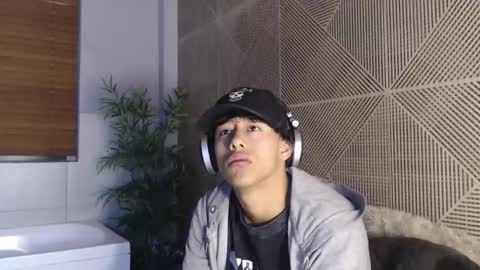 labrinthteasing online show from February 26, 12:30 pm