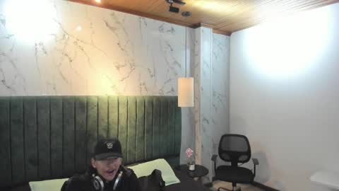 labrinthteasing online show from February 1, 12:02 pm