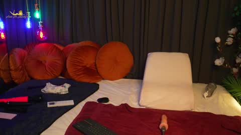 Latex Lacie online show from October 16, 4:17 pm