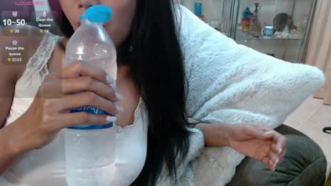 Mia online show from July 9, 9:52 pm