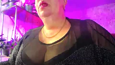 Snapshot of lady_gloria chatting on October 26, 5:41 am Lady Gloria online show from October 26, 5:41 am