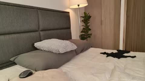    700  1300 -5 online show from March 6, 1:10 pm