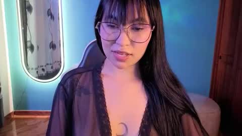 Snapshot of lady_violet_bridgerton_a chatting on October 21, 11:08 pm Lady Violet Bridgerton online show from October 21, 11:08 pm