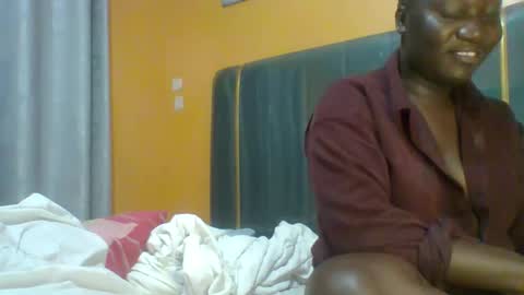 lindah32 online show from May 2, 12:16 am
