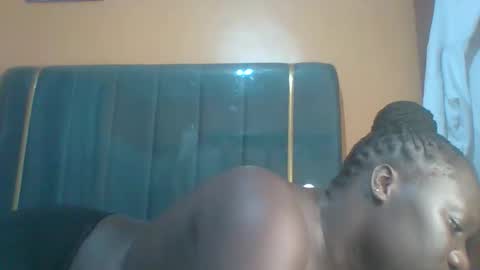 lindah32 online show from May 4, 7:20 pm