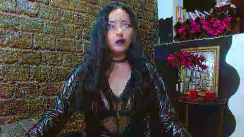 ladylunatikka online show from May 19, 1:56 am