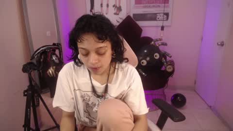 Snapshot of ladywawy_ chatting on October 19, 3:06 pm Ladywawy online show from October 19, 3:06 pm