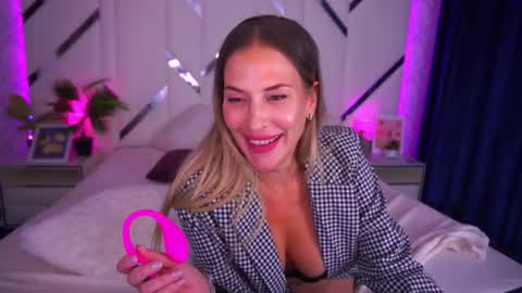 Snapshot of ladyylaura chatting on October 16, 2:06 pm Laura online show from October 16, 2:06 pm