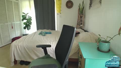 Snapshot of lailagetsnaked chatting on October 11, 7:28 pm Laila Delight Goddess of Light online show from October 11, 7:28 pm