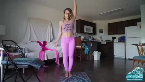 Snapshot of lailagetsnaked chatting on September 12, 9:17 pm Laila Delight Goddess of Light online show from September 12, 9:17 pm