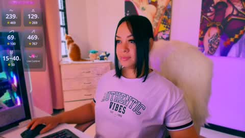 lalablack1_ online show from December 19, 9:16 pm