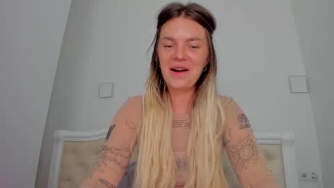 Snapshot of lallie_ chatting on September 22, 3:27 pm Lallie  online show from September 22, 3:27 pm