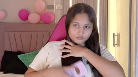 Laura online show from November 20, 12:26 pm