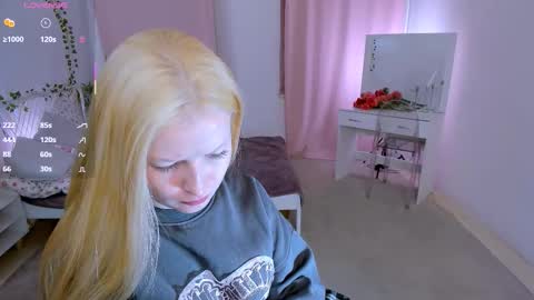 Laly online show from March 26, 6:19 am