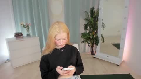 Laly online show from June 16, 11:58 am