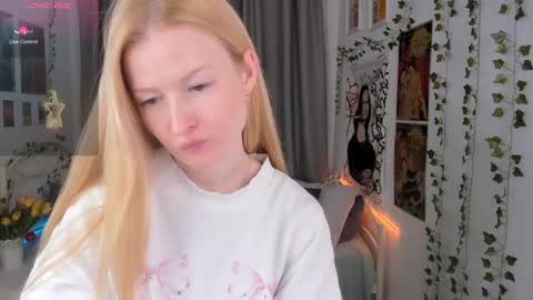 Snapshot of laly_peach chatting on January 10, 4:30 pm Laly online show from January 10, 4:30 pm