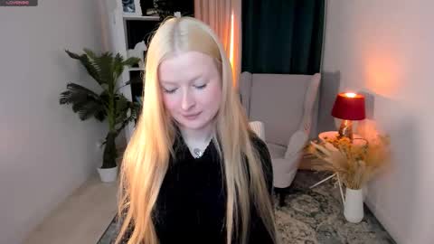 Laly online show from March 28, 4:52 pm