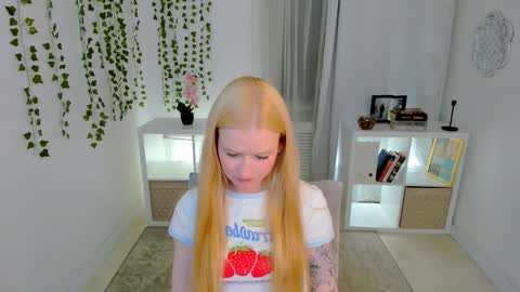 Snapshot of laly_peach chatting on September 11, 5:47 pm Laly online show from September 11, 5:47 pm