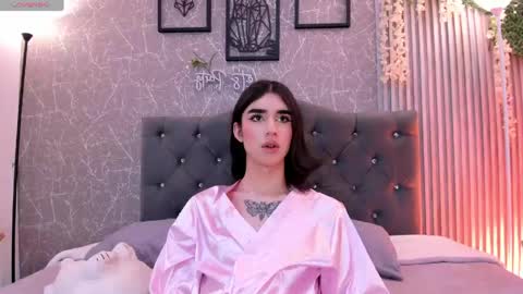 lana_gill online show from May 2, 9:09 pm