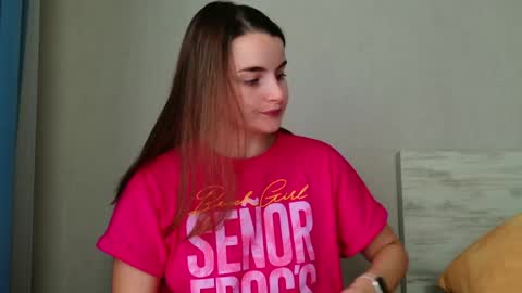lana_gl online show from May 25, 5:57 am