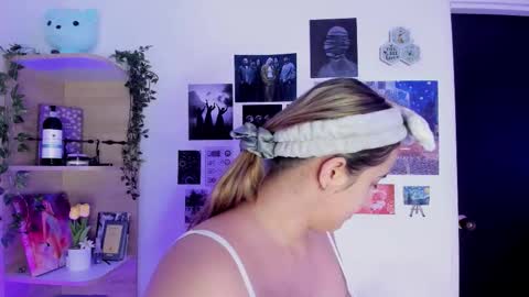 lanaherondale_ online show from October 5, 9:00 pm