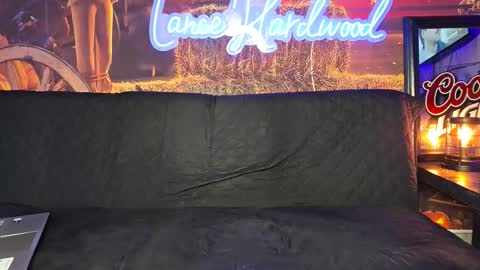 Snapshot of lancehardwood222 chatting on October 18, 12:59 am LANCE online show from October 18, 12:59 am