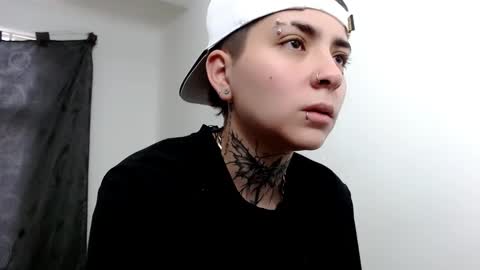 Snapshot of lannie_gonzales chatting on March 5, 12:33 pm LANNIE   online show from March 5, 12:33 pm