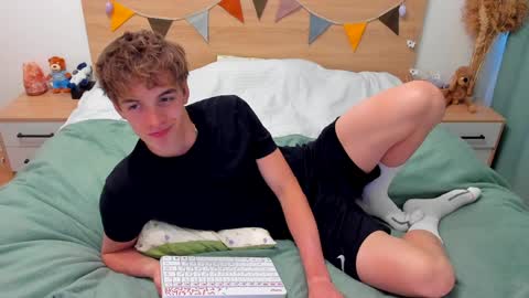 Fandi online show from April 3, 2:02 pm