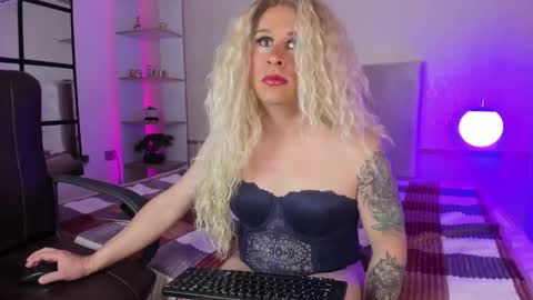 lara_luckessy online show from December 22, 2:13 pm