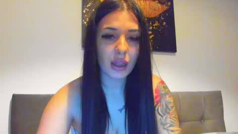 Snapshot of lara_squirtx chatting on February 28, 9:25 am Lara online show from February 28, 9:25 am